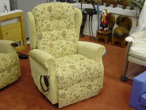 ullswater electric rise recliner chair